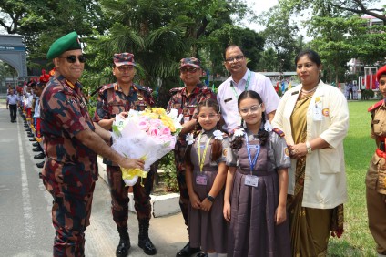 প্রধান পৃষ্ঠপোষক মহোদয় প্রতিষ্ঠান পরিদর্শন করেন